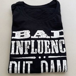 Women’s Black T shirt Black Roses small